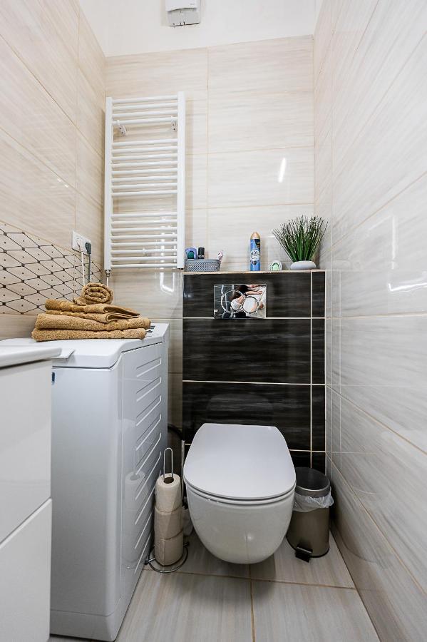 Center Apartment Mlynska Kosice With Private Parking Exterior photo