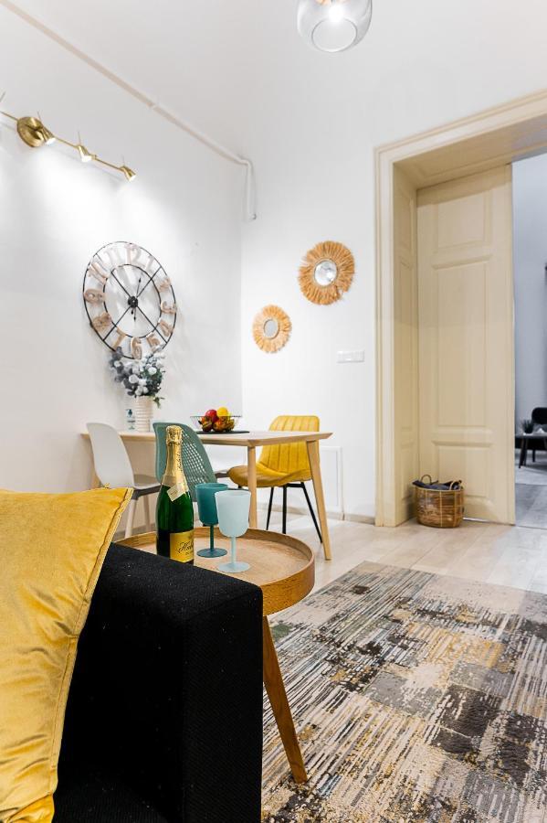Center Apartment Mlynska Kosice With Private Parking Exterior photo