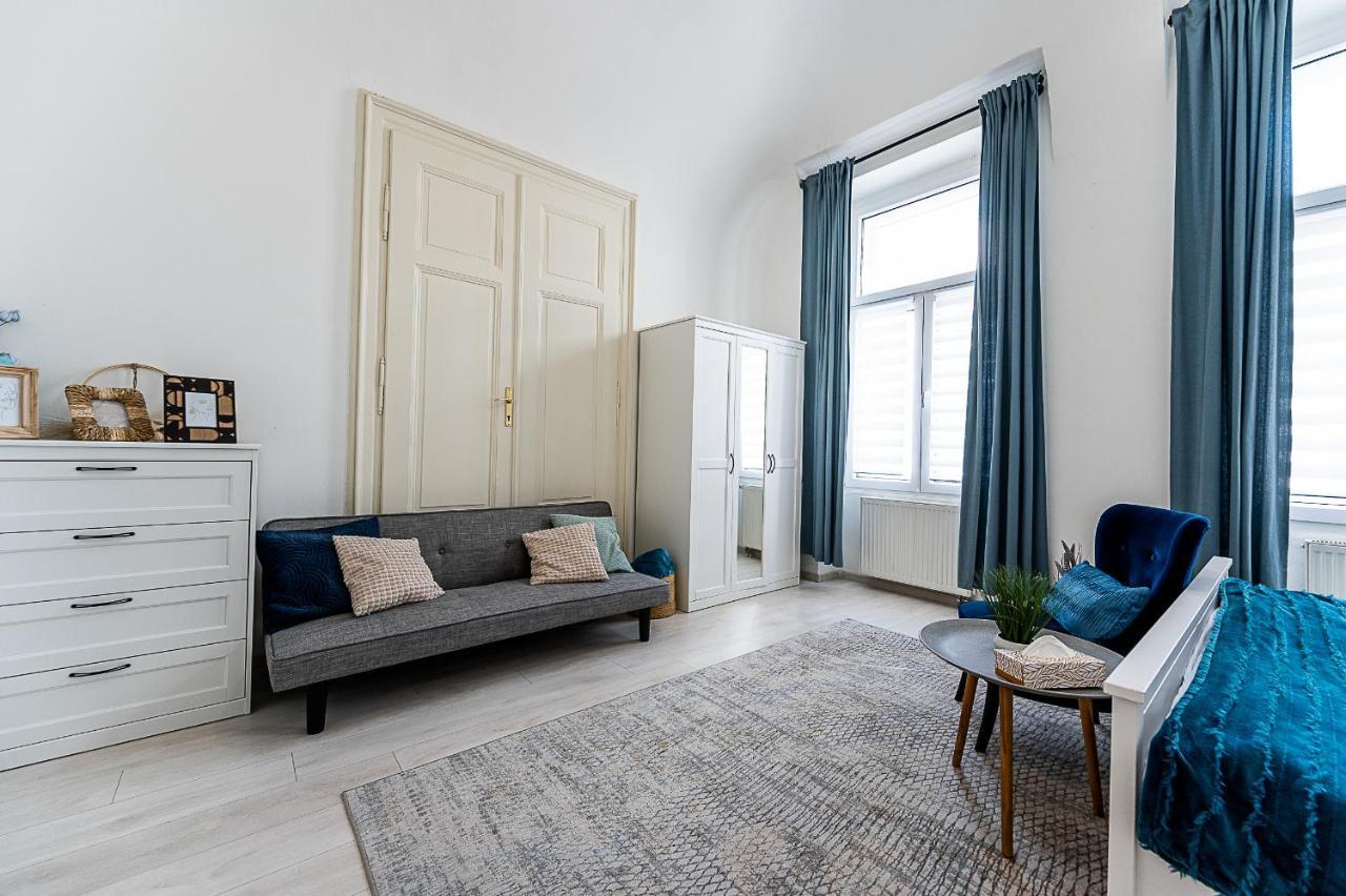 Center Apartment Mlynska Kosice With Private Parking Exterior photo