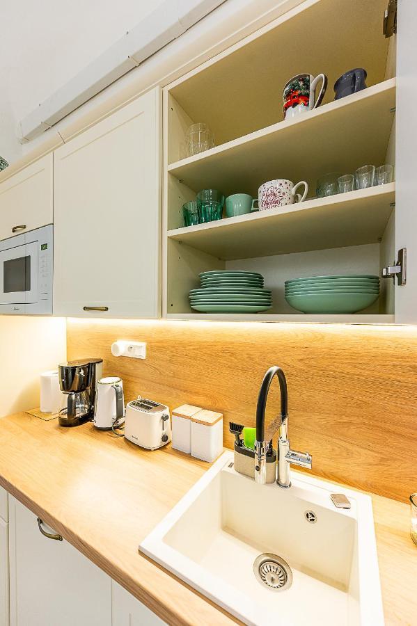 Center Apartment Mlynska Kosice With Private Parking Exterior photo