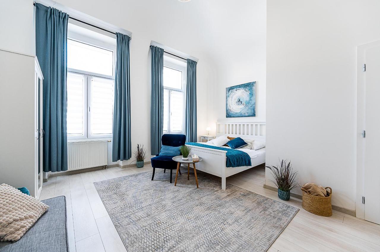 Center Apartment Mlynska Kosice With Private Parking Exterior photo