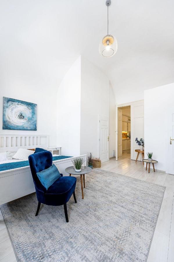 Center Apartment Mlynska Kosice With Private Parking Exterior photo